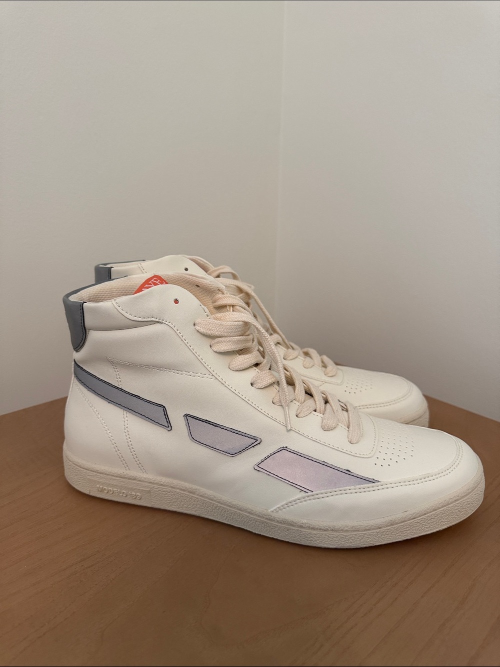 Saye Modelo 89 Vegan Hi Top white and gray sneakers size 12.5